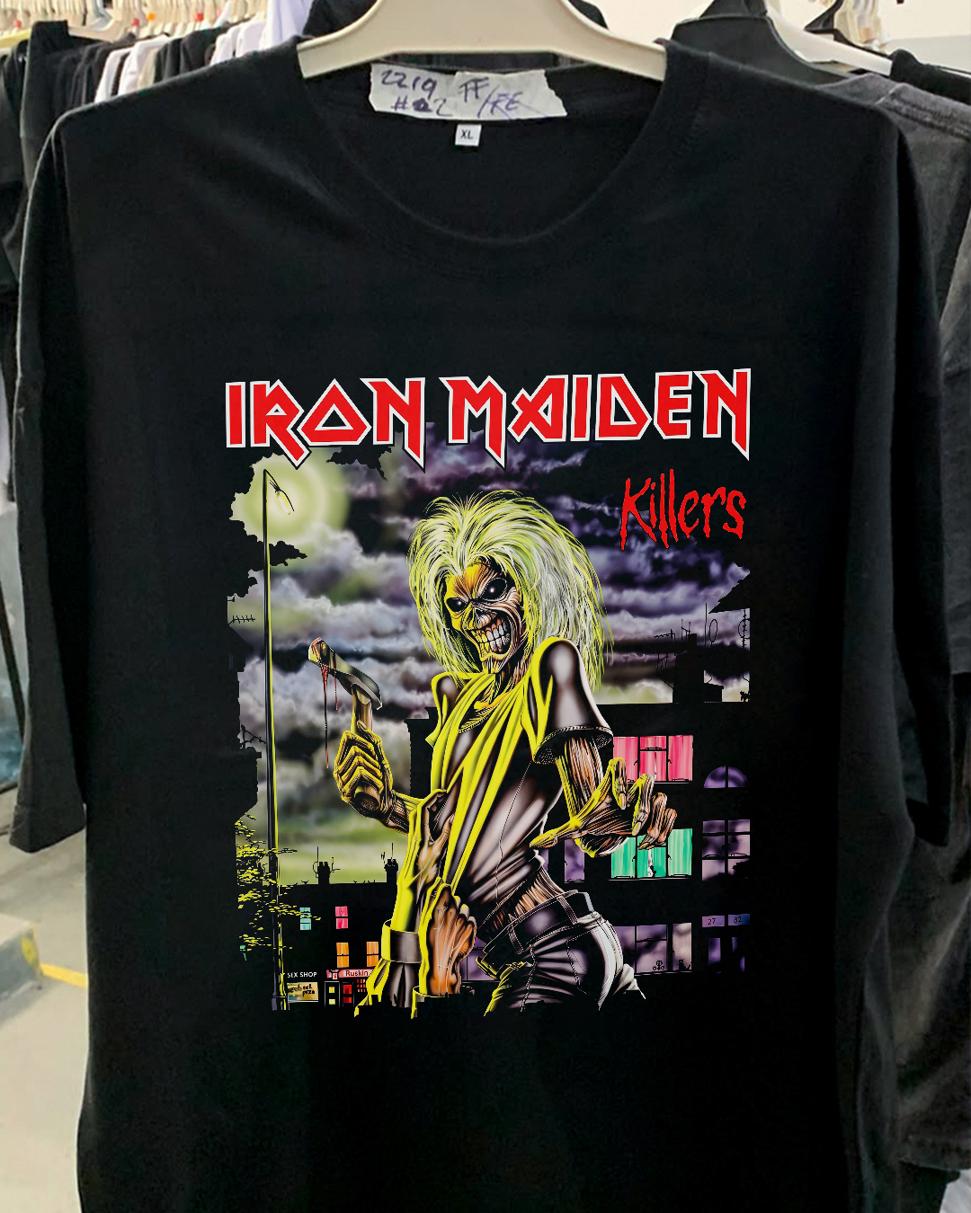 Remera terminada Killers con Eddie en la ciudad